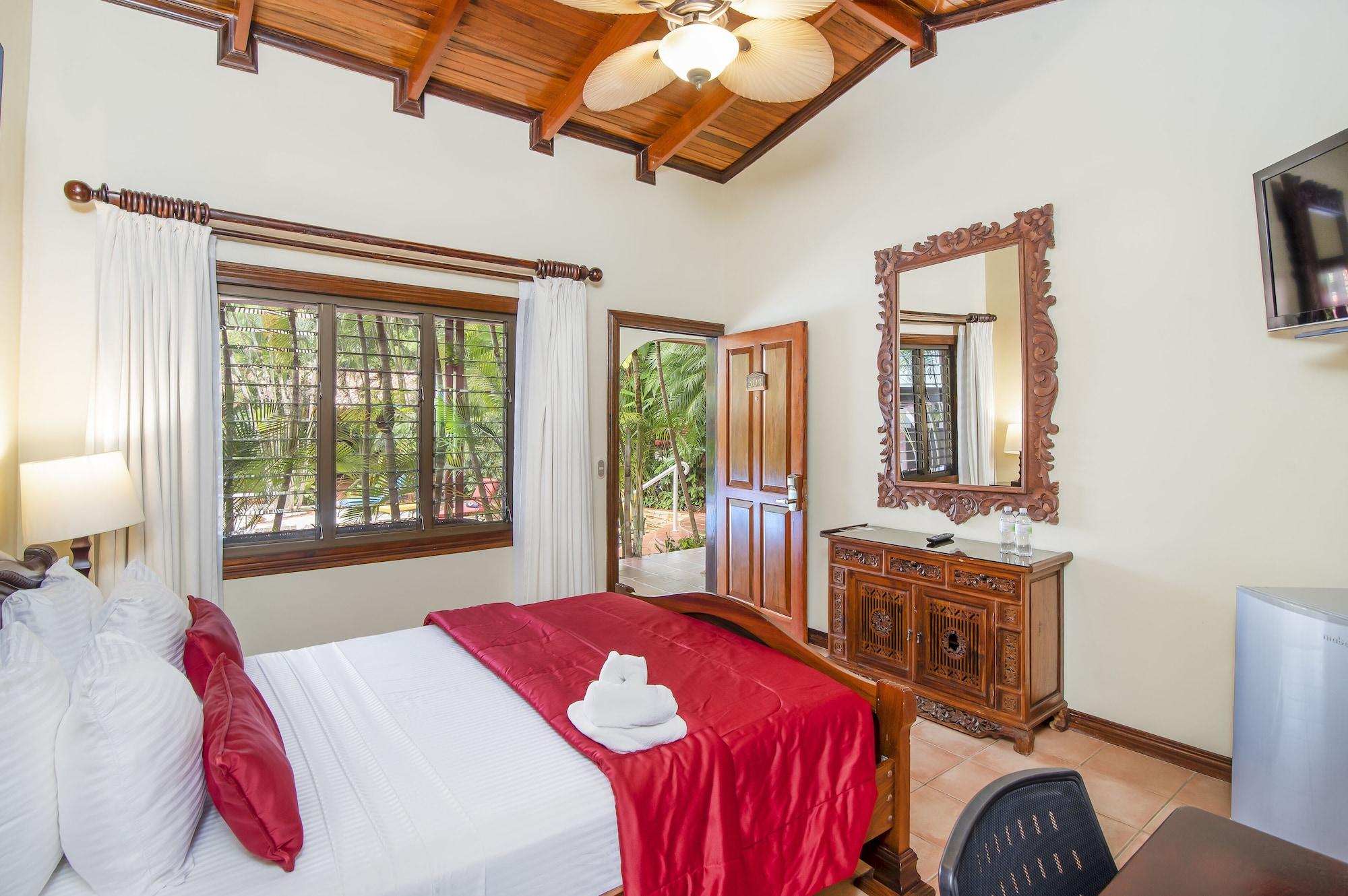 Hotel Villas Lirio Manuel Antonio Exterior photo